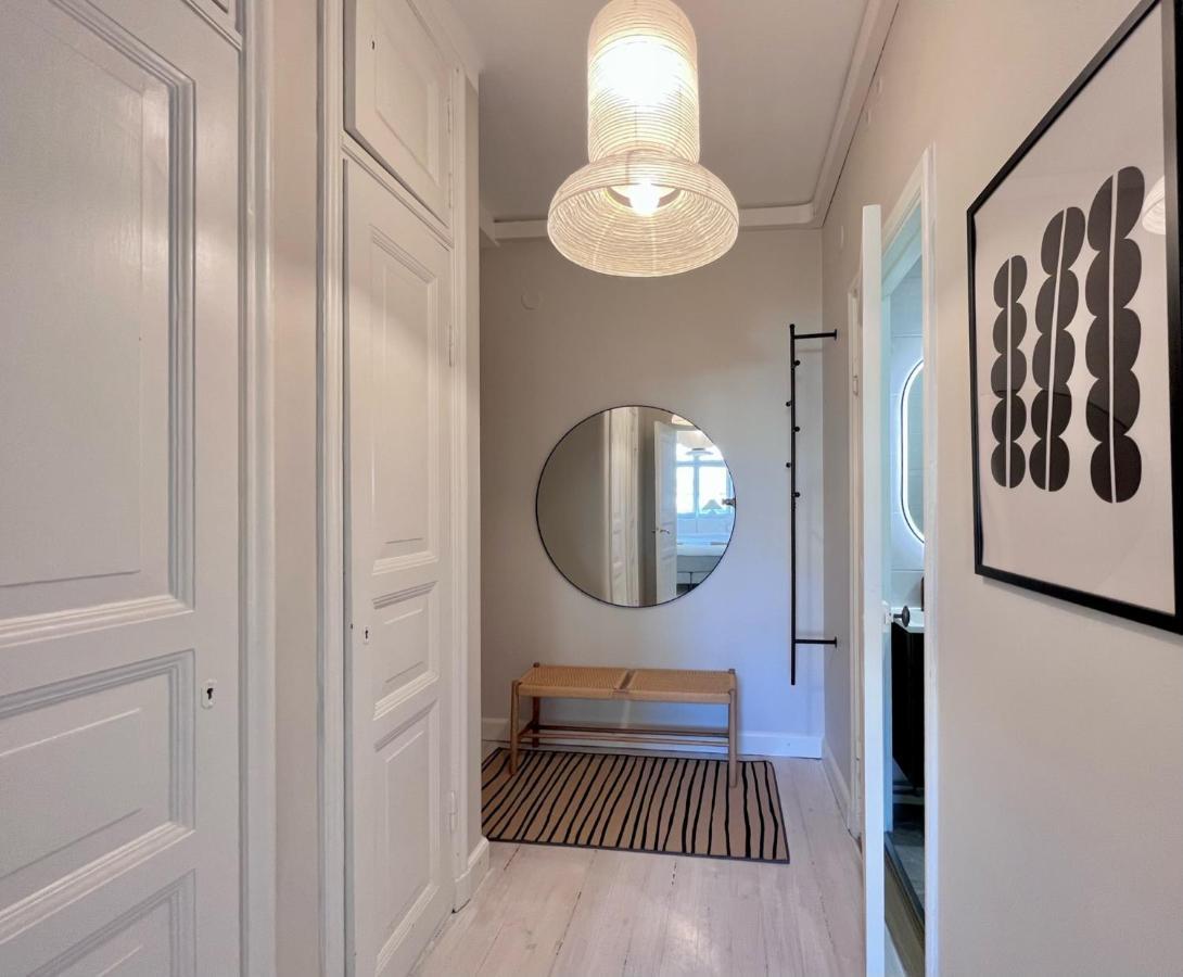 Stylish Flat Next To Metro Huoneisto
