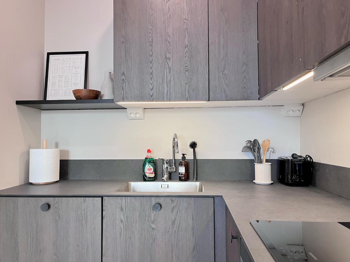 Stylish Flat Next To Metro Huoneisto