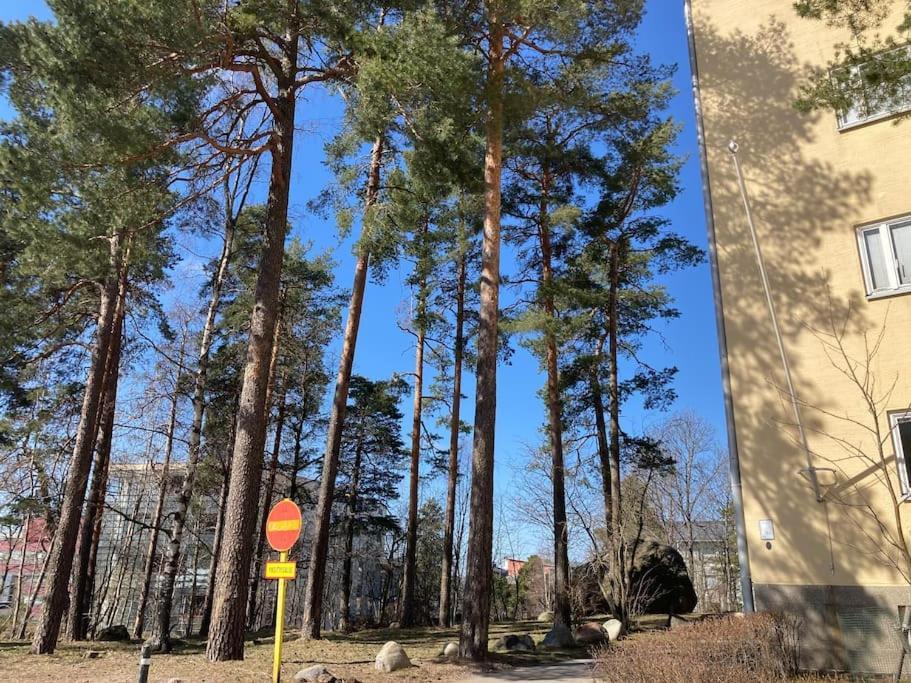 Scenic Close To Nature In Huoneisto Helsinki