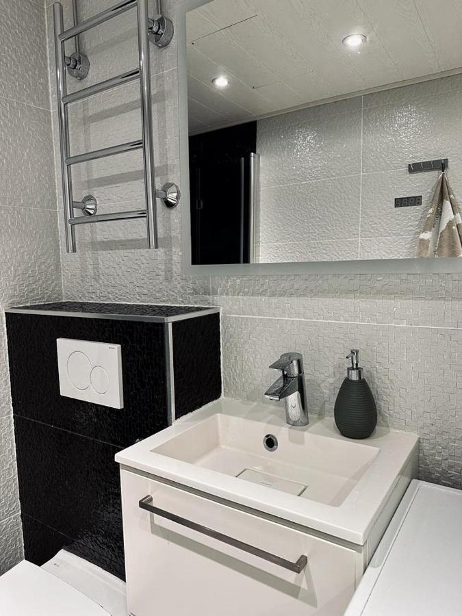 Huoneisto Modern 1 Bedroom With Free Parking