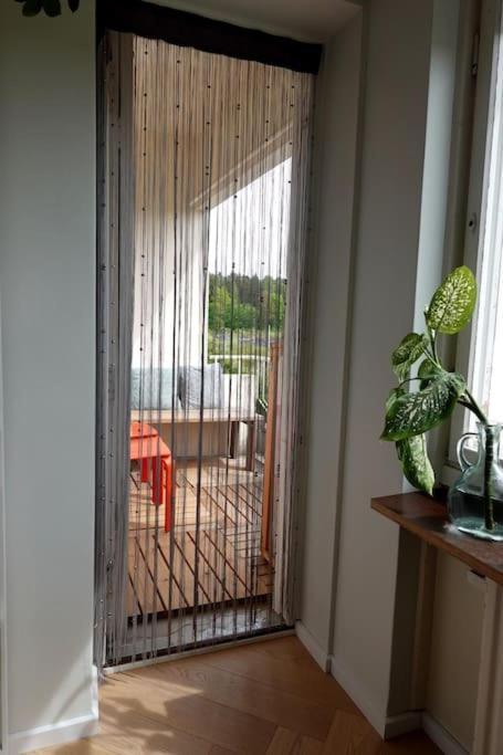 Huoneisto Adorable With A Garden View And A Bathtub. *
