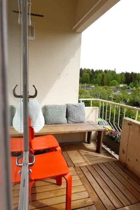 Adorable With A Garden View And A Bathtub.