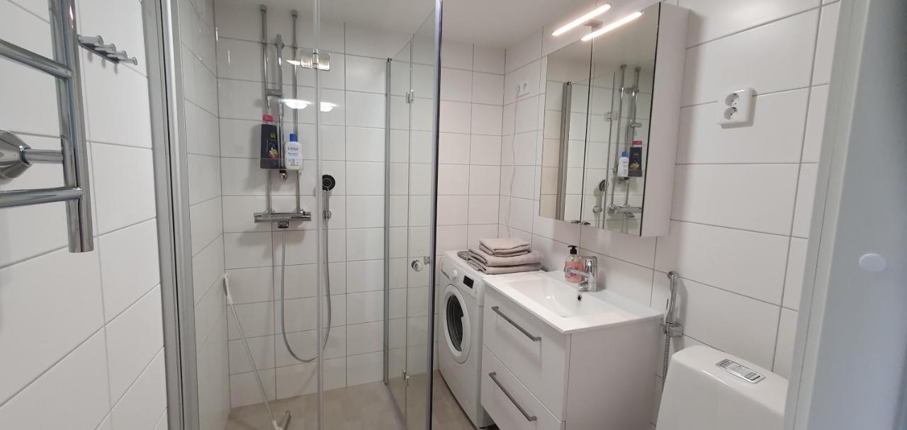 Top Floor 51m2, Balcony, 150 M Wifi, Free Own Parking Place, 300m Metro Huoneisto *