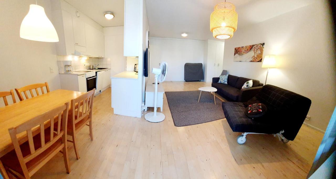 Top Floor 51m2, Balcony, 150 M Wifi, Free Own Parking Place, 300m Metro *