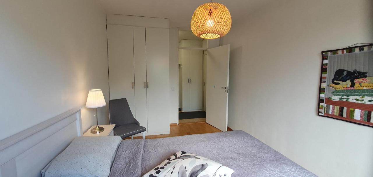 Top Floor 51m2, Balcony, 150 M Wifi, Free Own Parking Place, 300m Metro Huoneisto