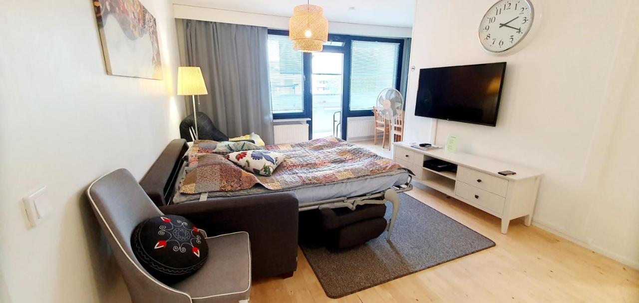 Top Floor 51m2, Balcony, 150 M Wifi, Free Own Parking Place, 300m Metro Huoneisto