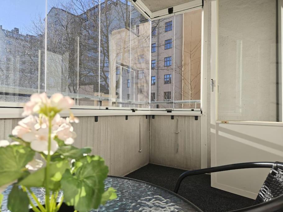 Modern One-bedroom With Glazed Sun Balcony, 350m Metro *