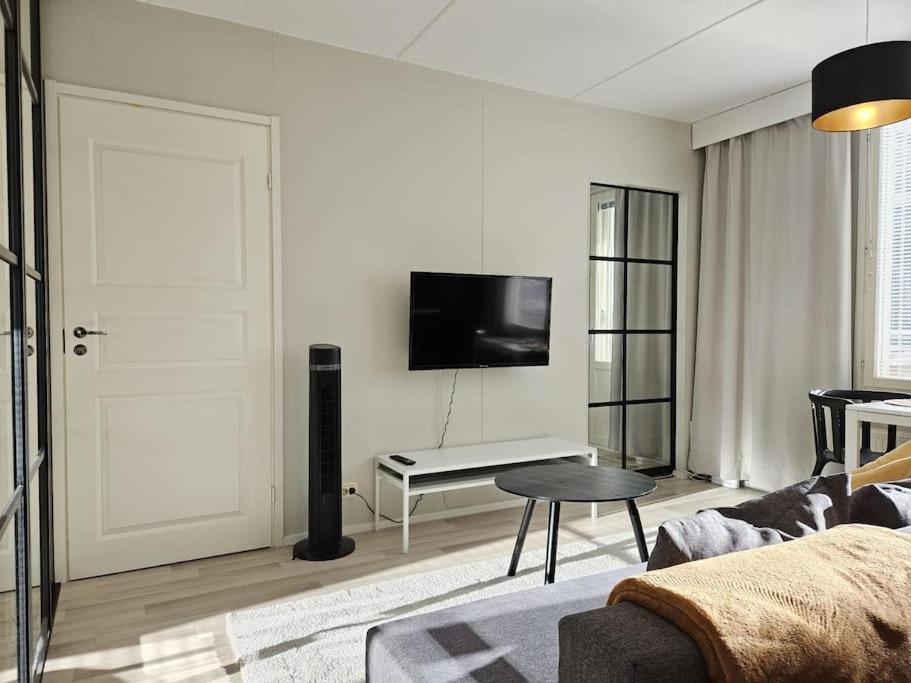 Modern One-bedroom With Glazed Sun Balcony, 350m Metro * Helsinki