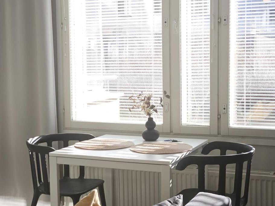 Modern One-bedroom With Glazed Sun Balcony, 350m Metro Huoneisto
