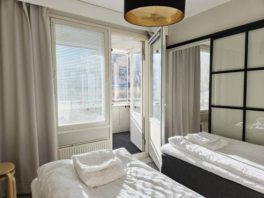 Huoneisto Modern One-bedroom With Glazed Sun Balcony, 350m Metro Helsinki