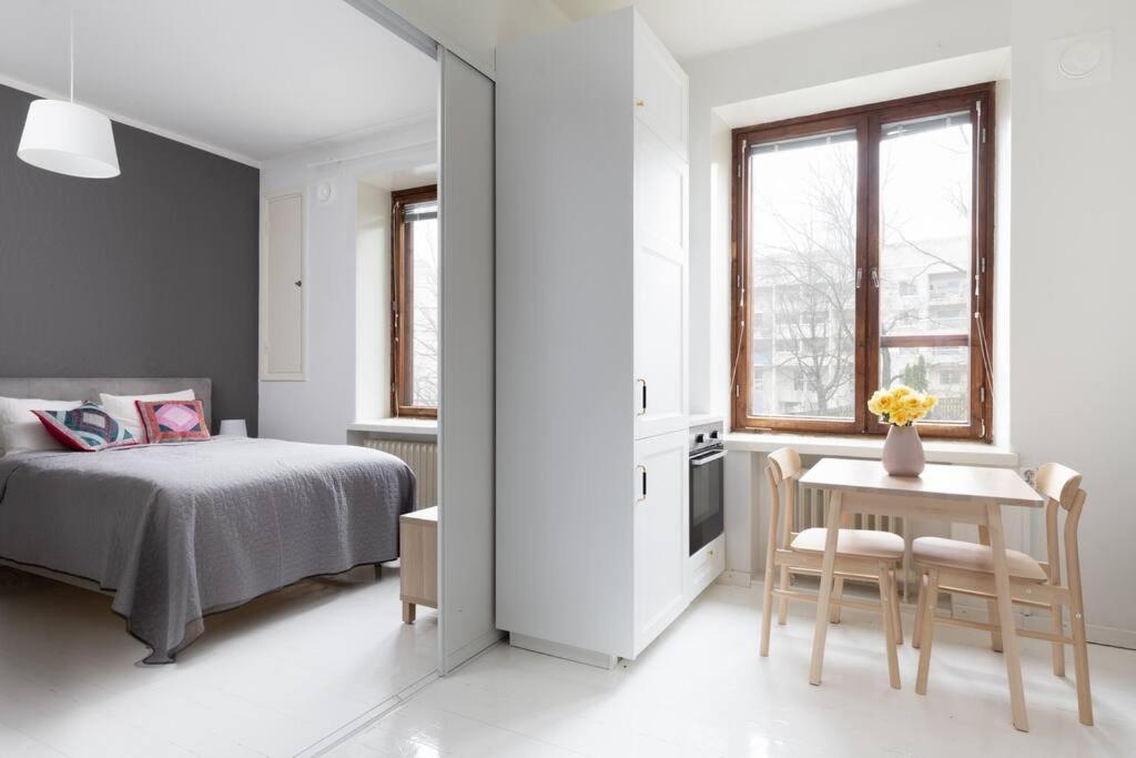 Charming With Garden Views Steps From Metro Huoneisto *