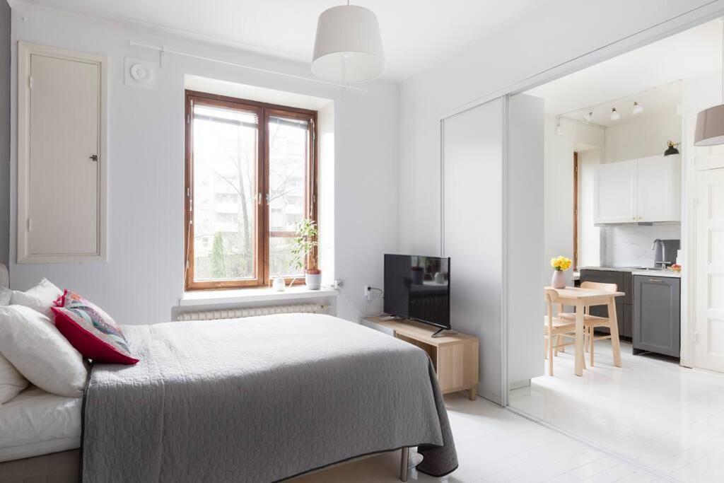Huoneisto Charming With Garden Views Steps From Metro *