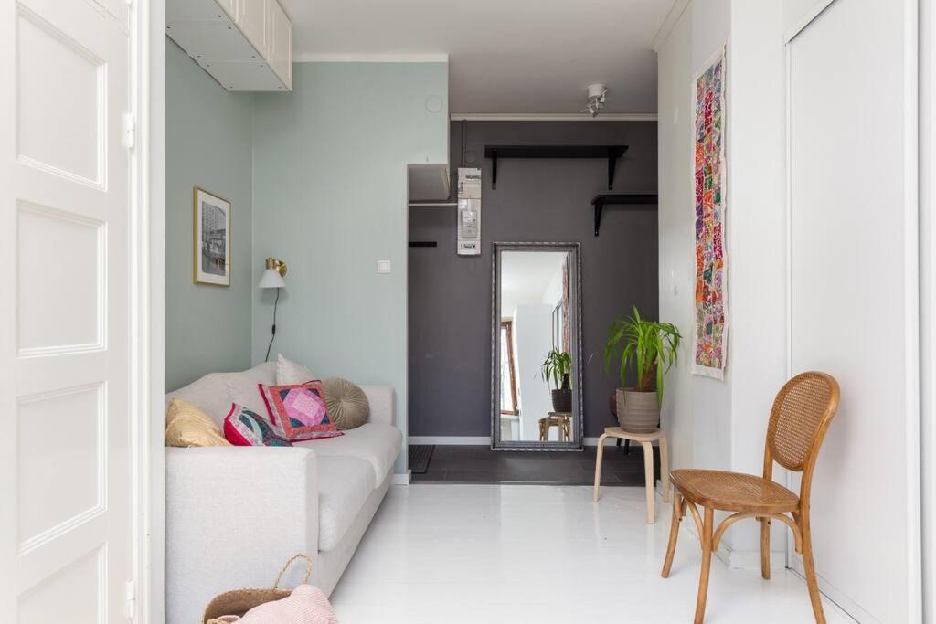 Charming With Garden Views Steps From Metro Helsinki