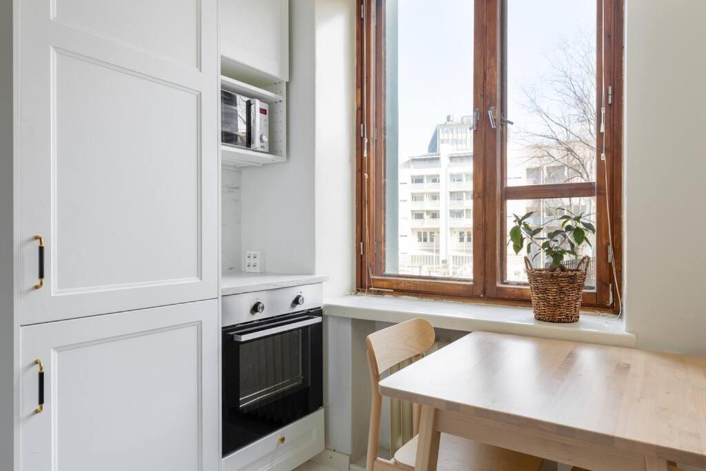 Charming With Garden Views Steps From Metro Huoneisto Helsinki