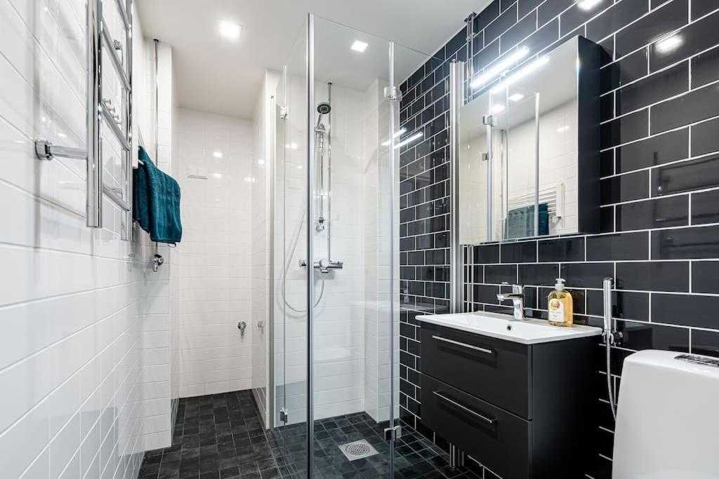 Renovated Studio In Central Huoneisto