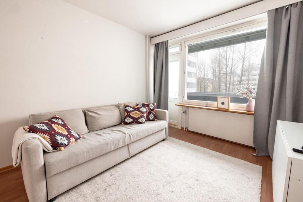 Huoneisto 2ndhomes Cozy 1br W/ Balcony Next To Tram Stop