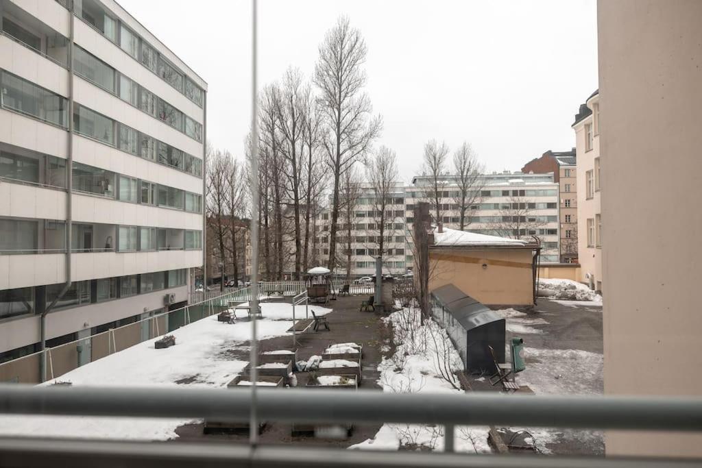 Huoneisto 2ndhomes Cozy 1br W/ Balcony Next To Tram Stop