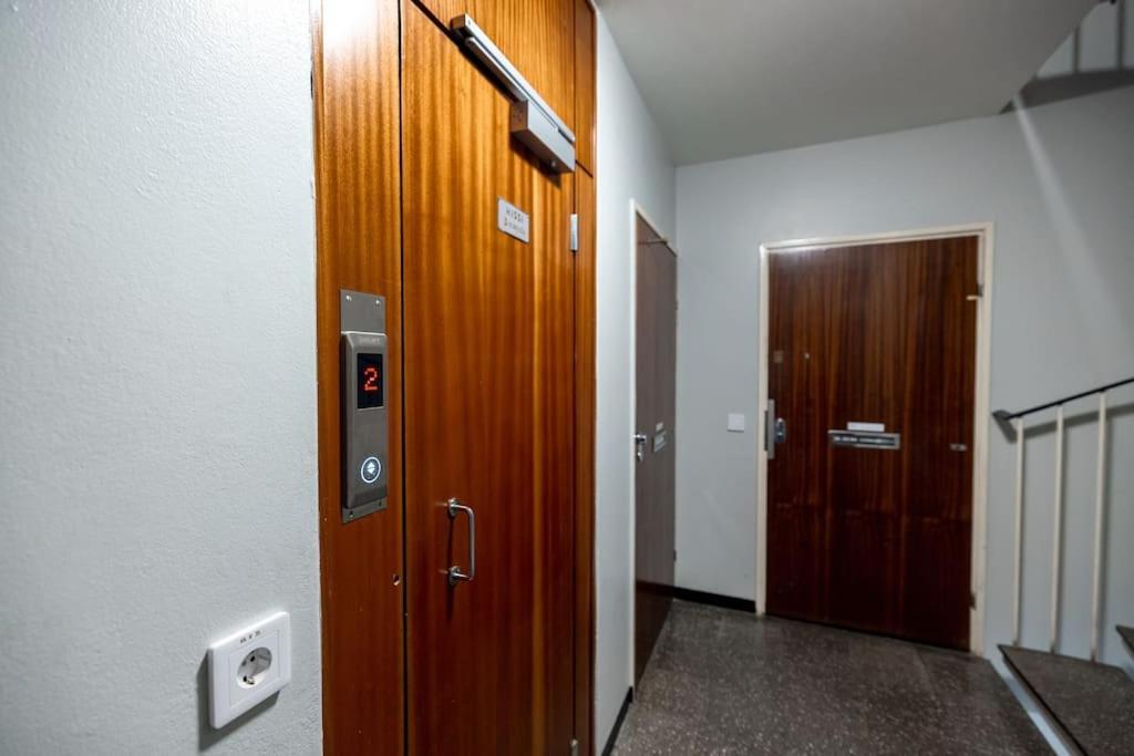 2ndhomes Cozy 1br W/ Balcony Next To Tram Stop Huoneisto *