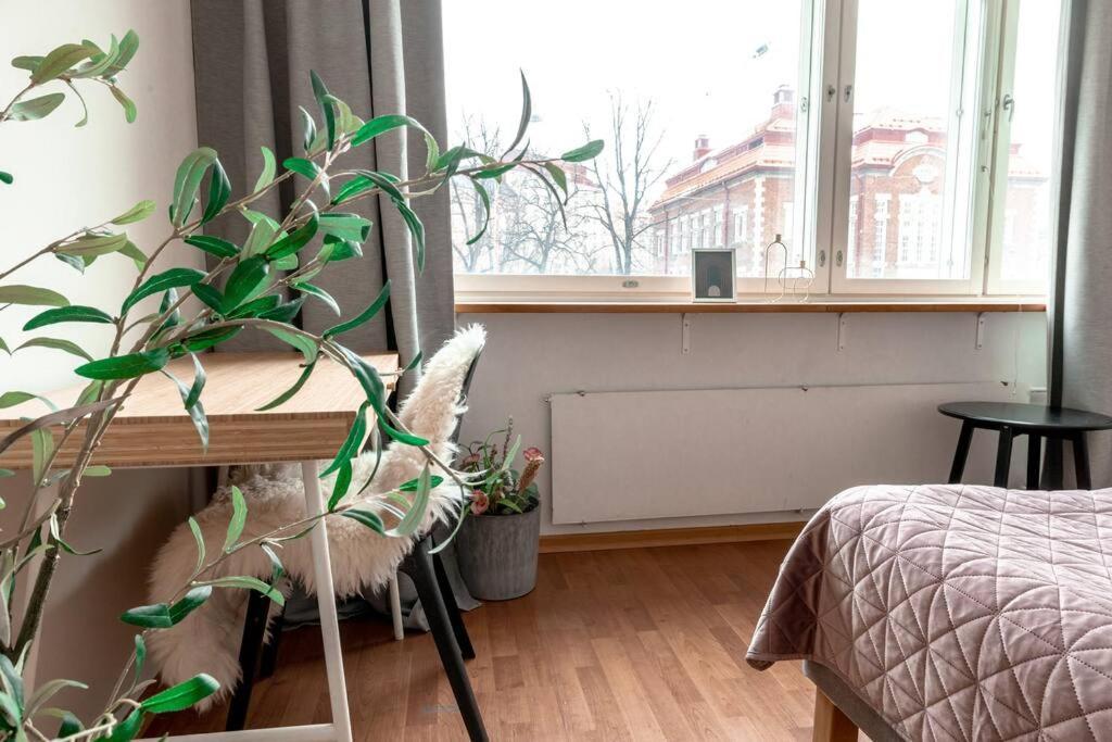 2ndhomes Cozy 1br W/ Balcony Next To Tram Stop *