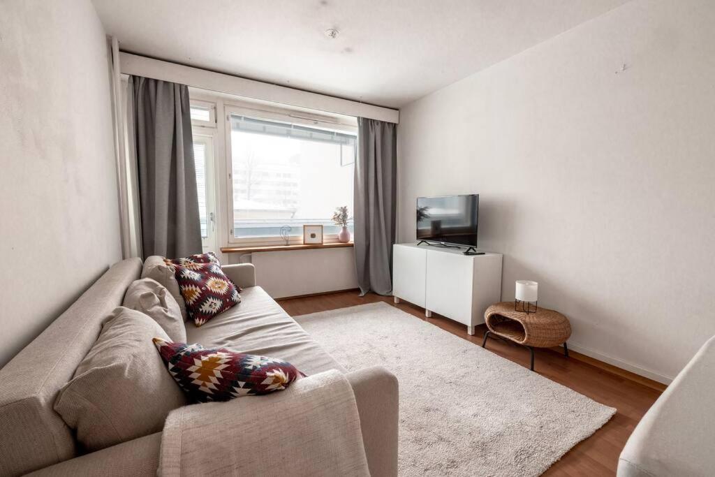 2ndhomes Cozy 1br W/ Balcony Next To Tram Stop * Helsinki