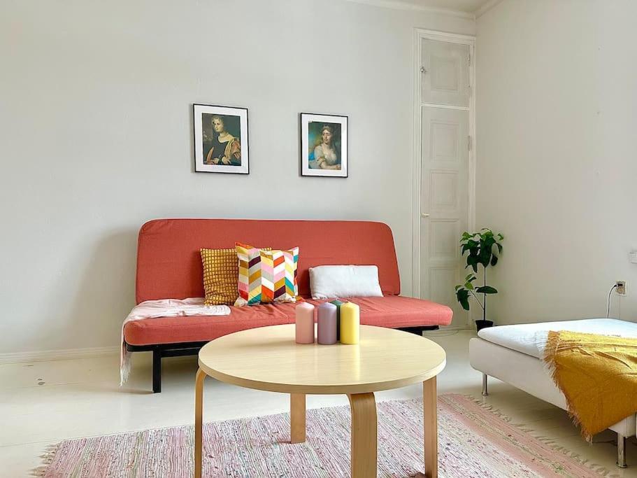 Cute Loft By Tram Stop Huoneisto