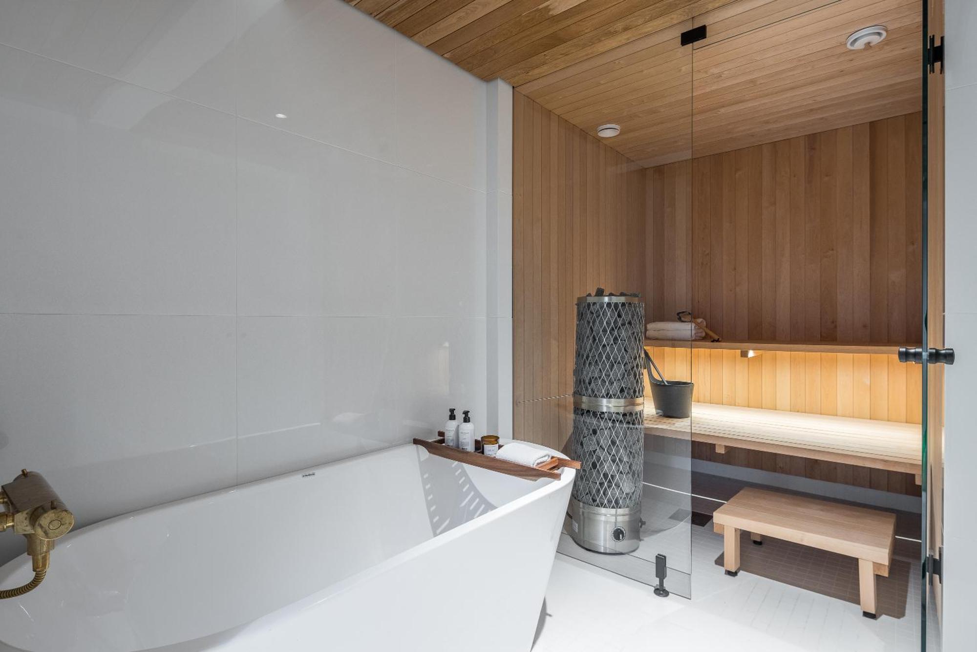 Scandinavian Design Townhouse With Private Sauna Huoneisto
