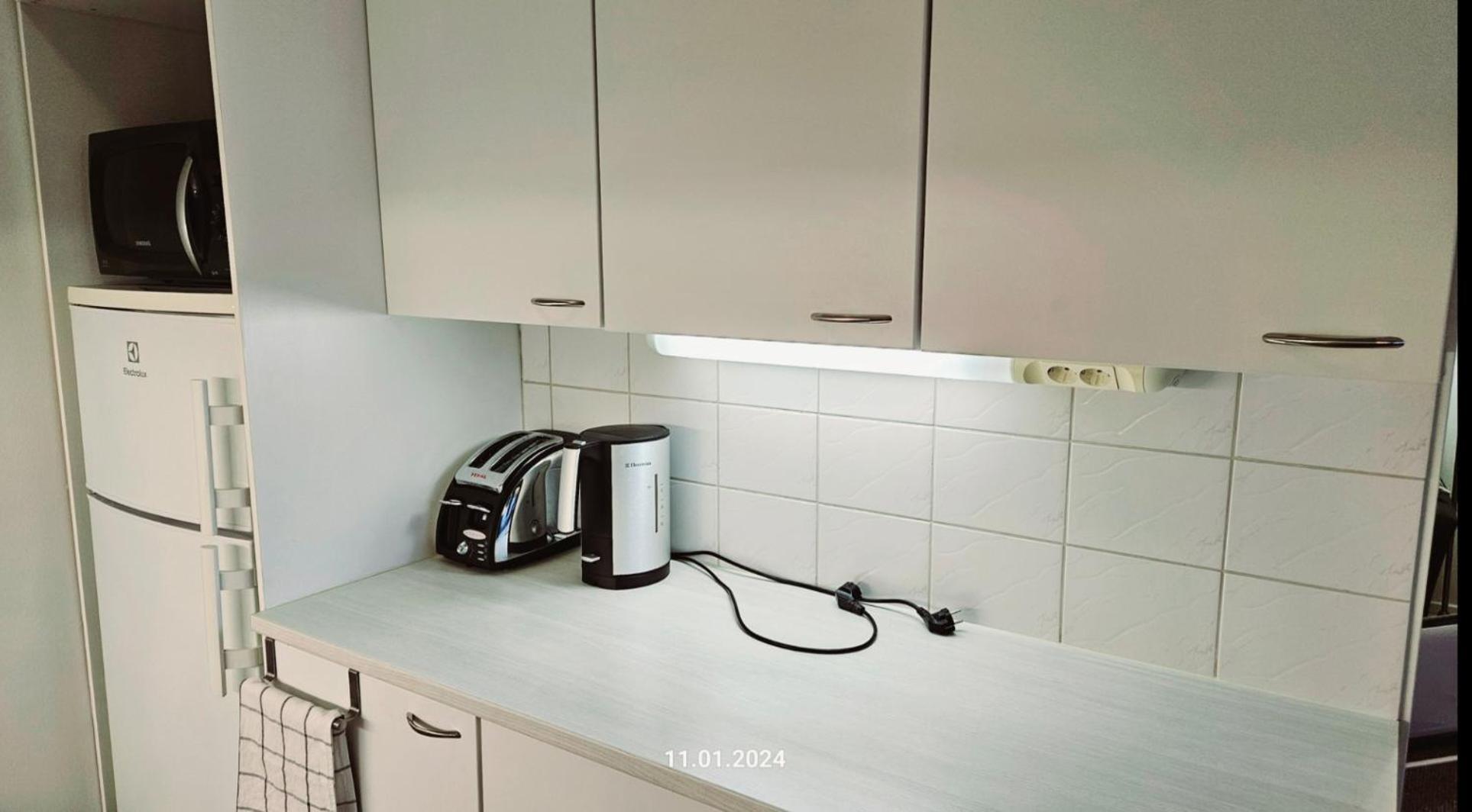 Huoneisto Top Floor 51m2, Balcony, 150 M Wifi, Free Own Parking Place, 300m Metro Helsinki