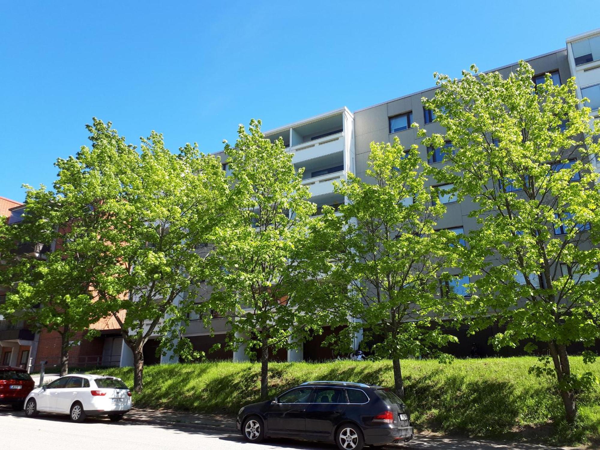 Top Floor 51m2, Balcony, 150 M Wifi, Free Own Parking Place, 300m Metro Helsinki