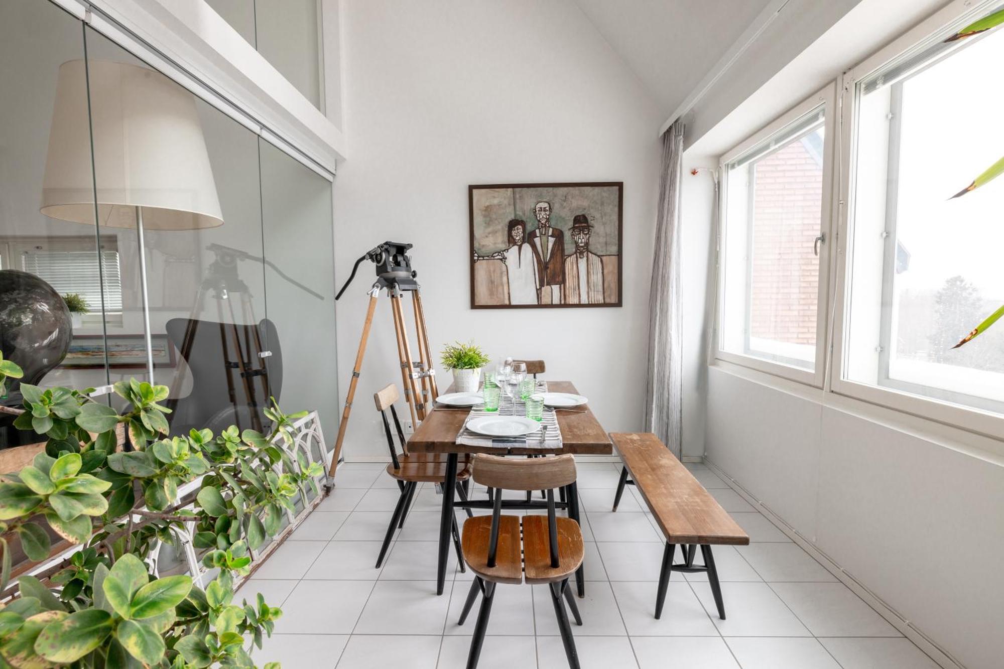 Huoneisto 2ndhomes Gorgeous And Unique Top Floor With Sea Views And Sauna *