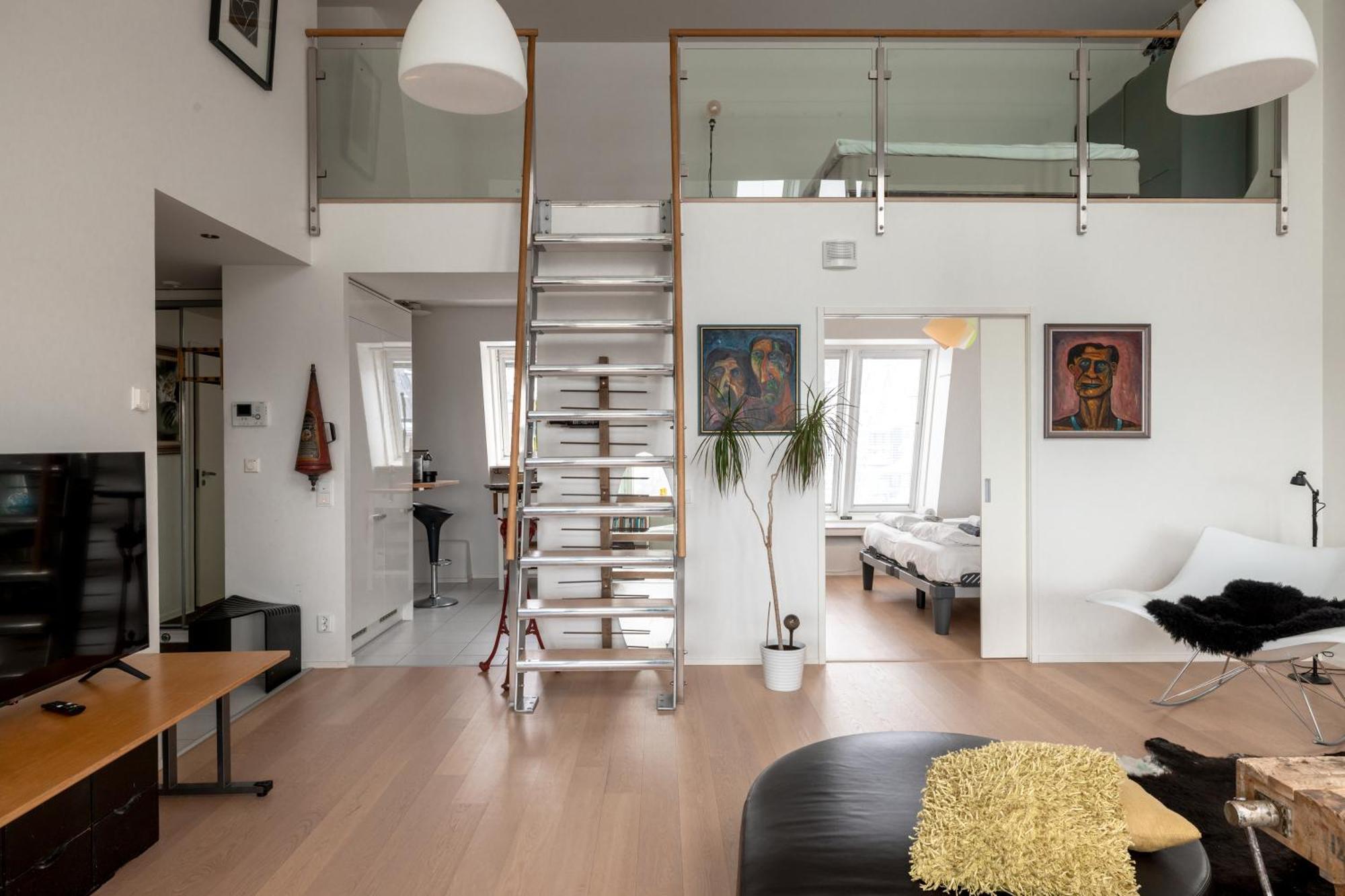 Huoneisto 2ndhomes Gorgeous And Unique Top Floor With Sea Views And Sauna