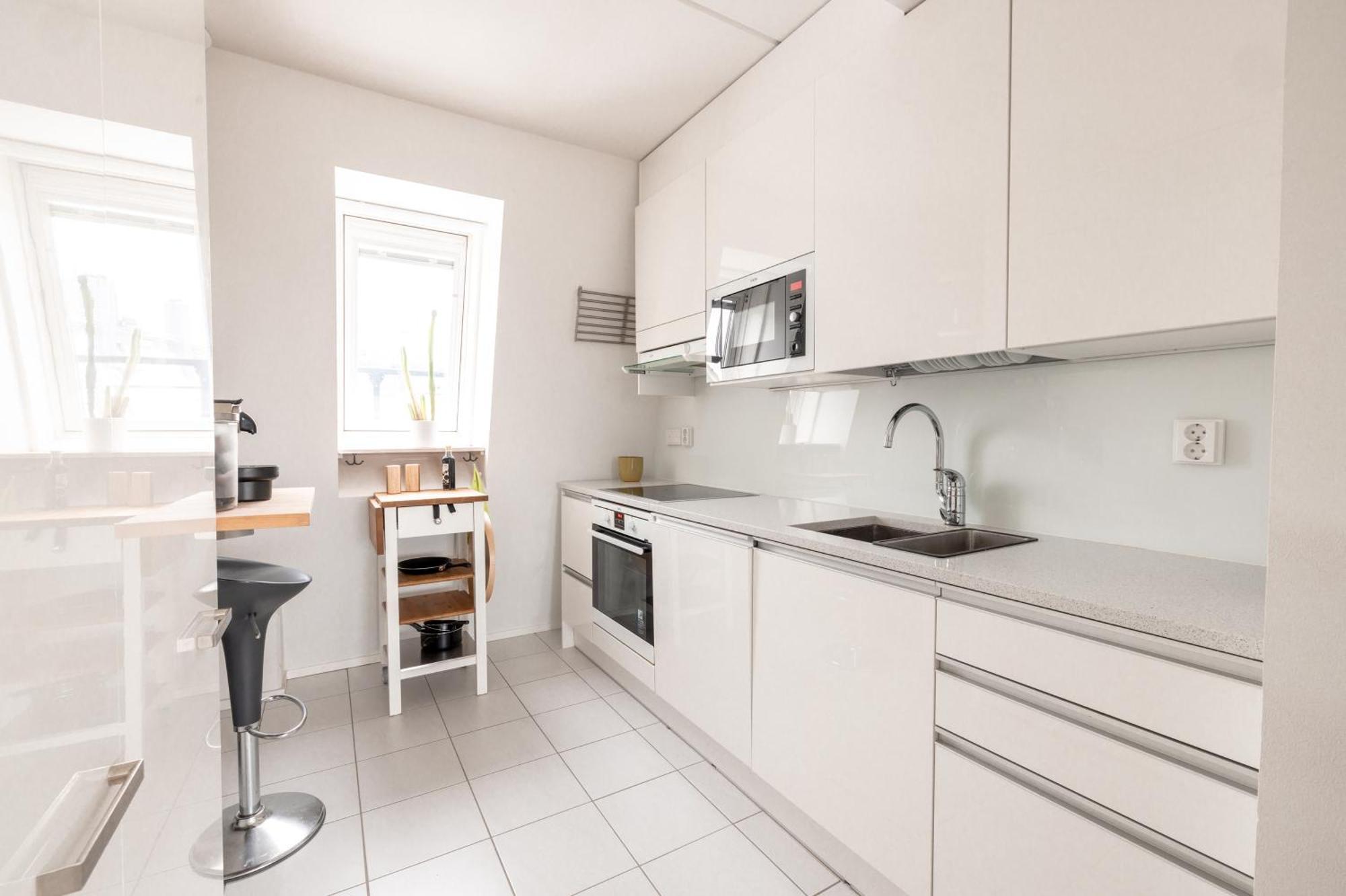 Huoneisto 2ndhomes Gorgeous And Unique Top Floor With Sea Views And Sauna *