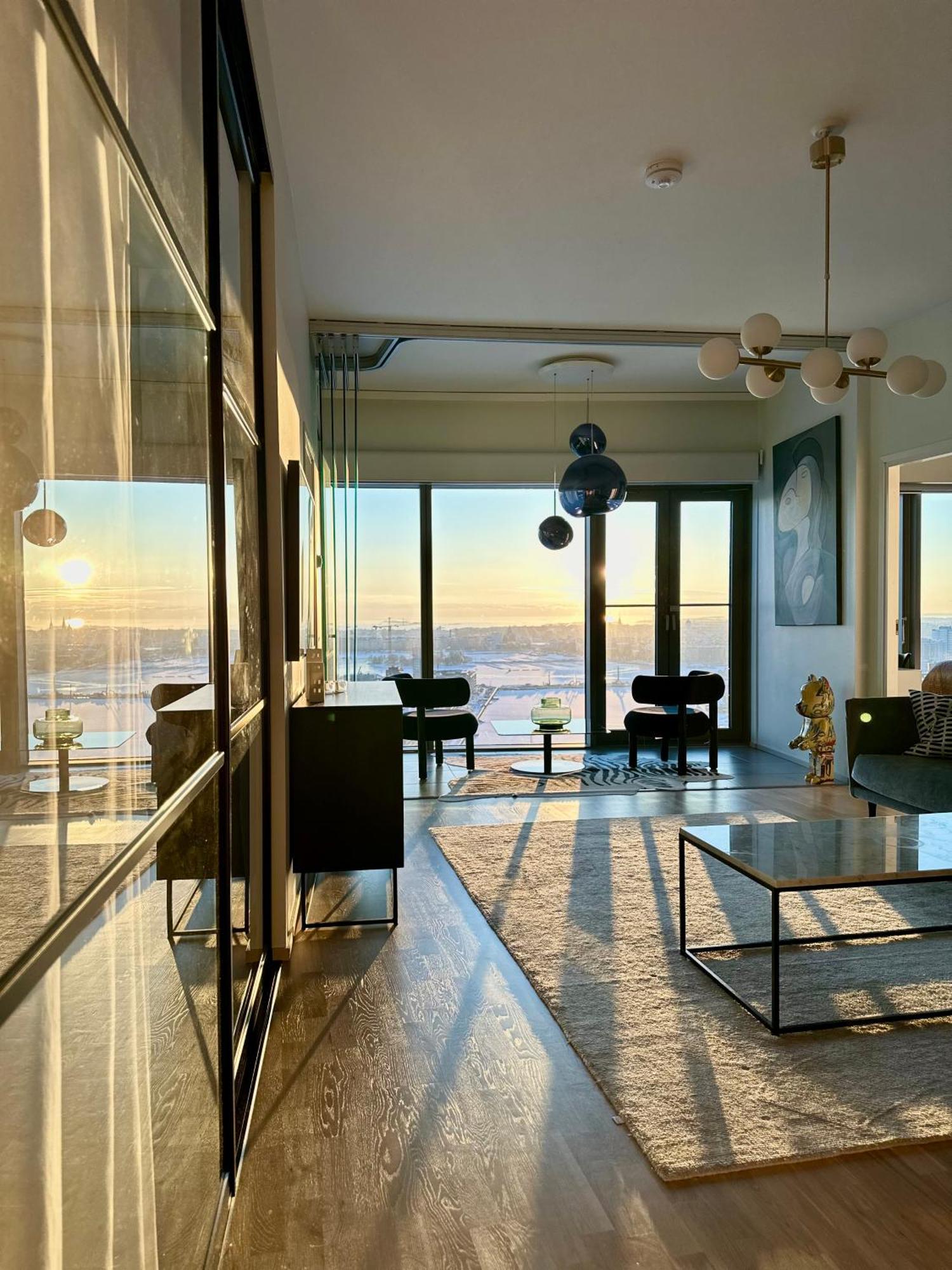 Huoneisto Luxury Skyscraper With Amazing View Over