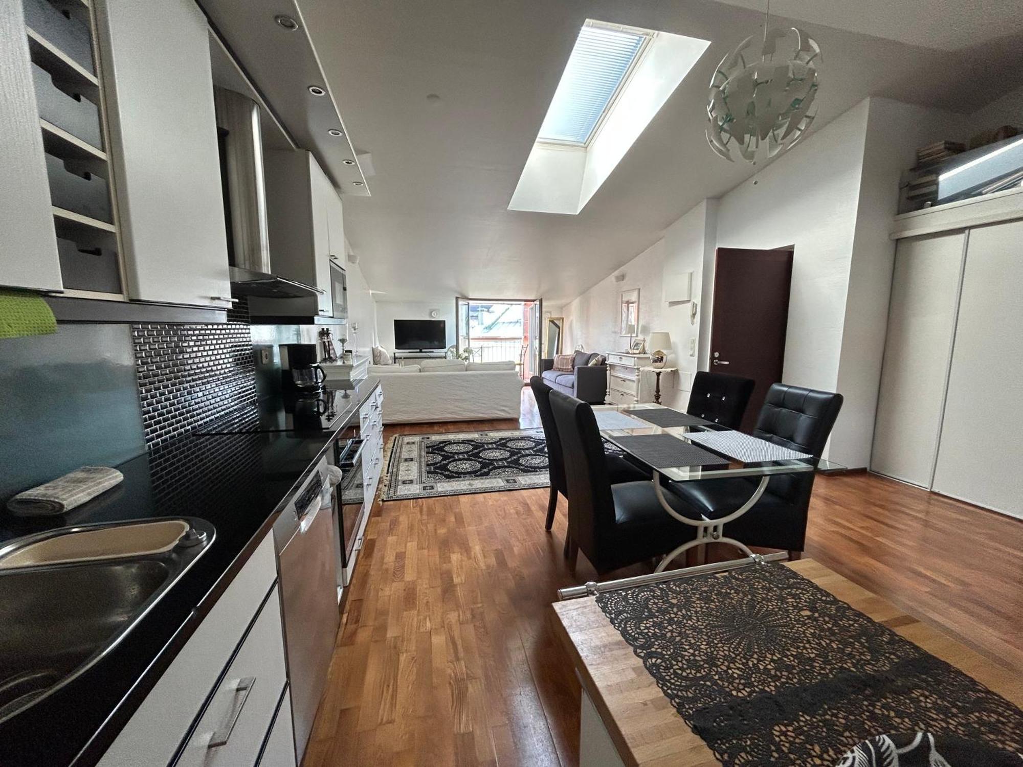 Huoneisto Lovely Penthouse In The Heart Of