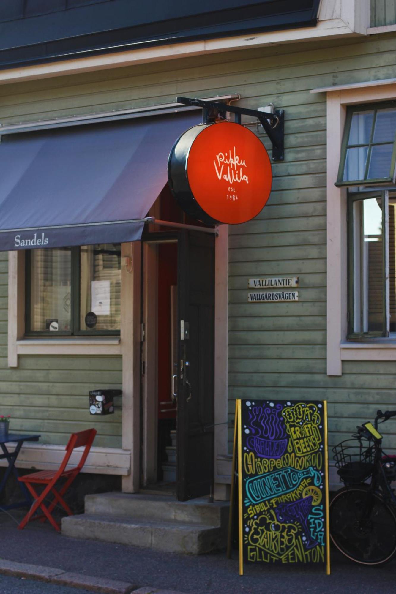 Candy-colored Two-room With Sweet Views Huoneisto Helsinki