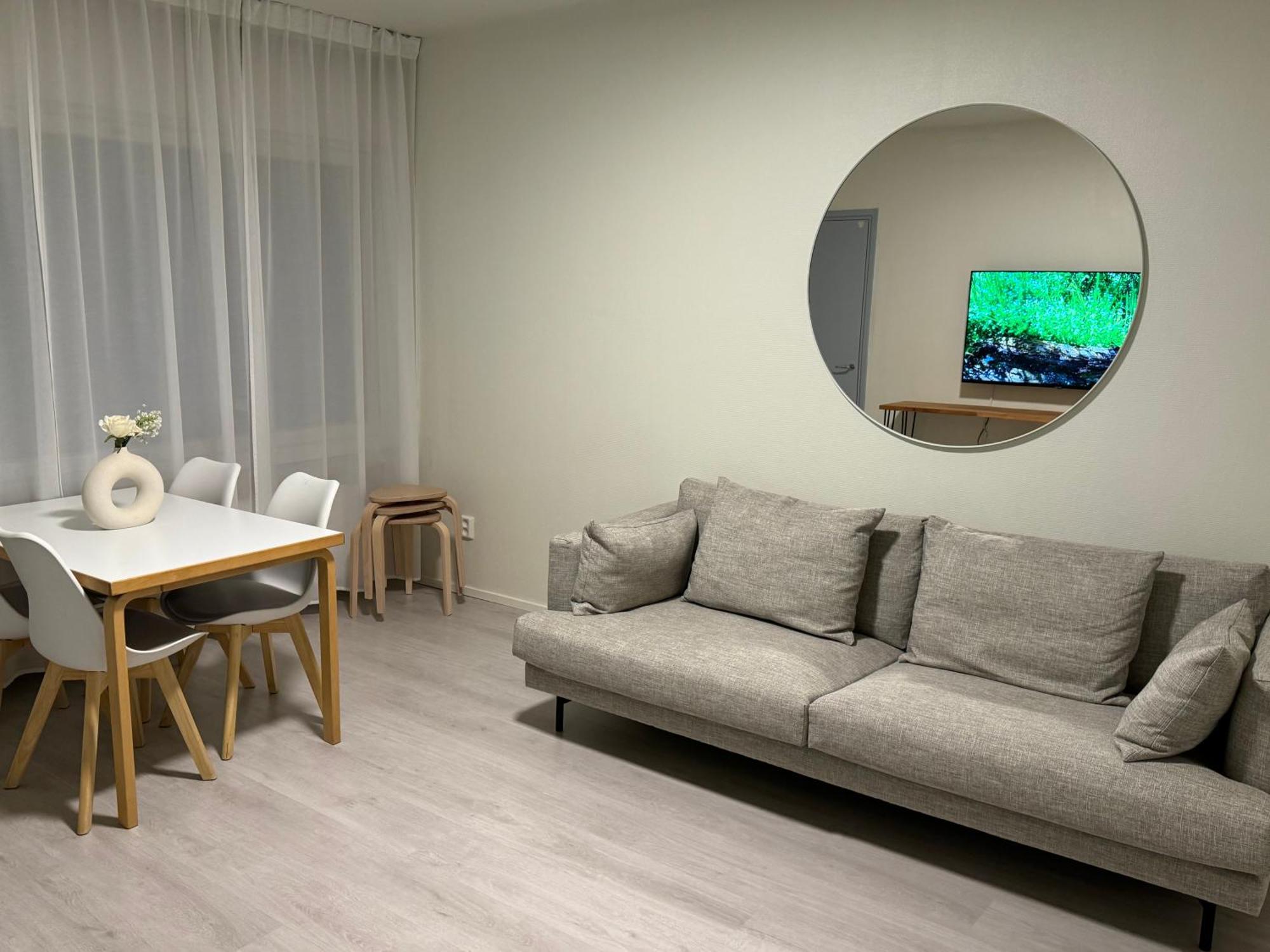 1 Bedroom Comfortable Top Floor In Puotila Near Metrostation And Sea