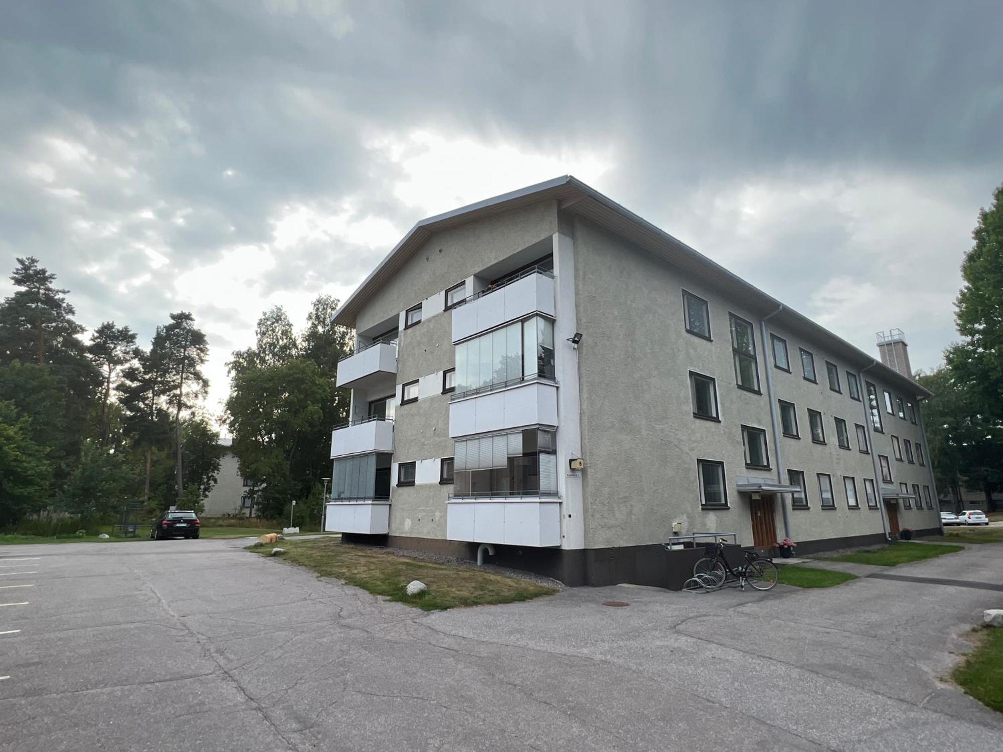 1 Bedroom Comfortable Top Floor In Puotila Near Metrostation And Sea Huoneisto Helsinki