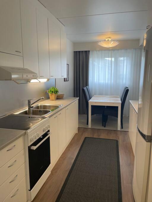 Huoneisto And Spacious Helsinki