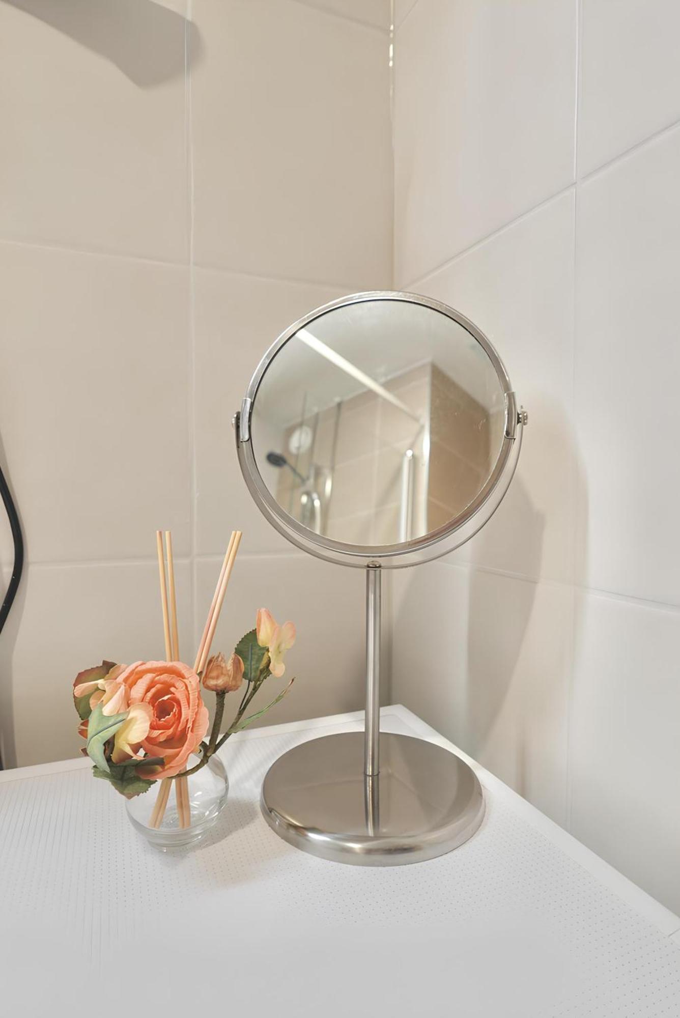Spacious Haven Near Mall And Convention Center Huoneisto