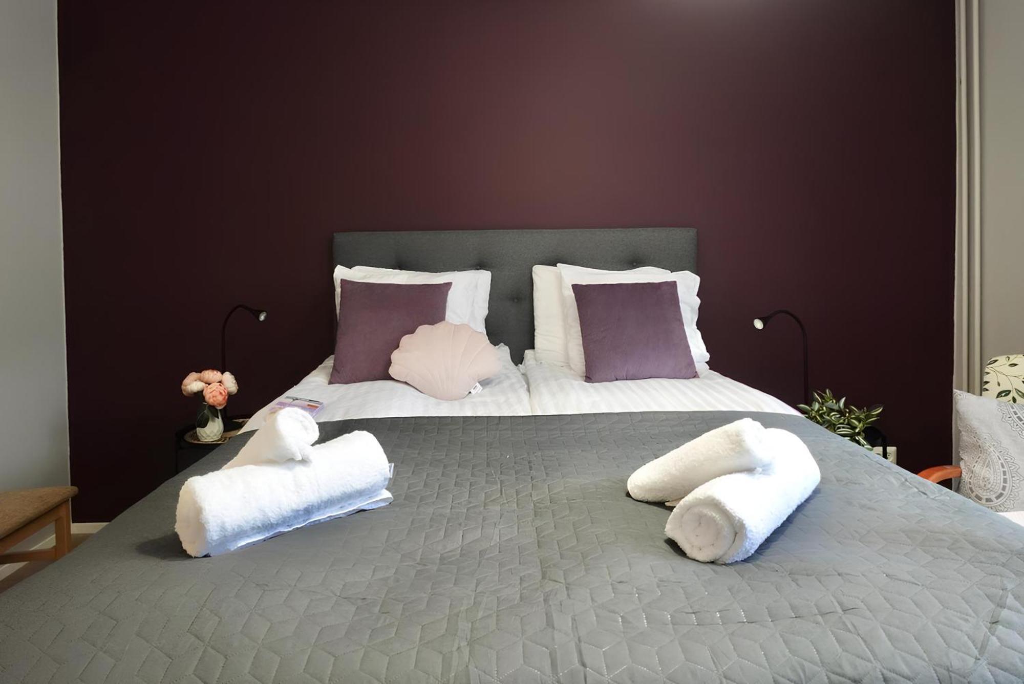Spacious Haven Near Mall And Convention Center Huoneisto
