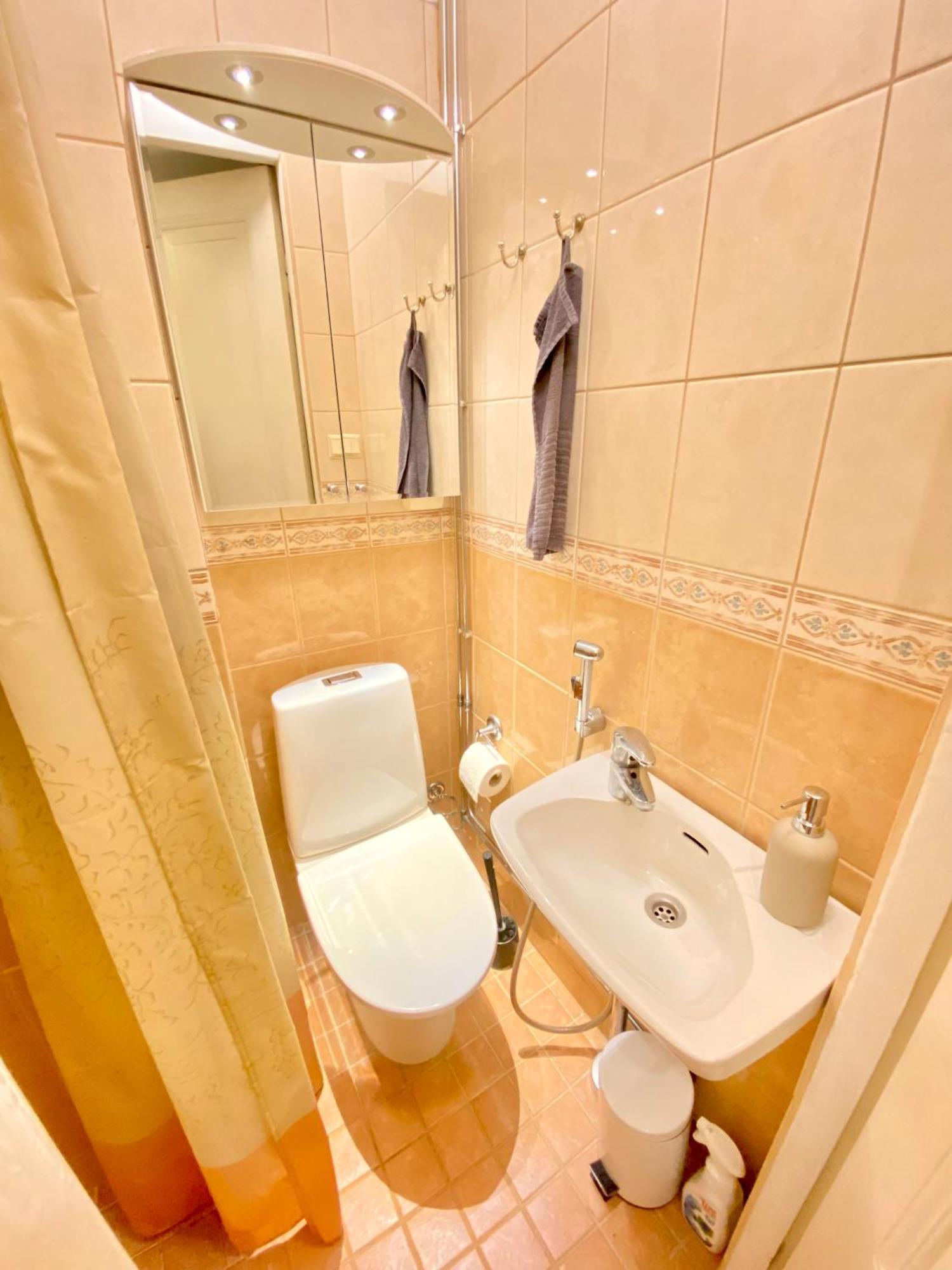Private And Bathroom In The Center Helsinki