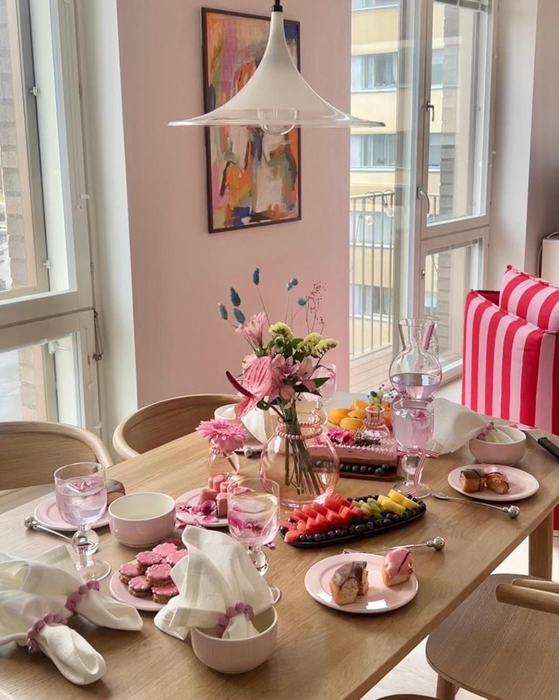Huoneisto Candy-colored Two-room With Sweet Views *