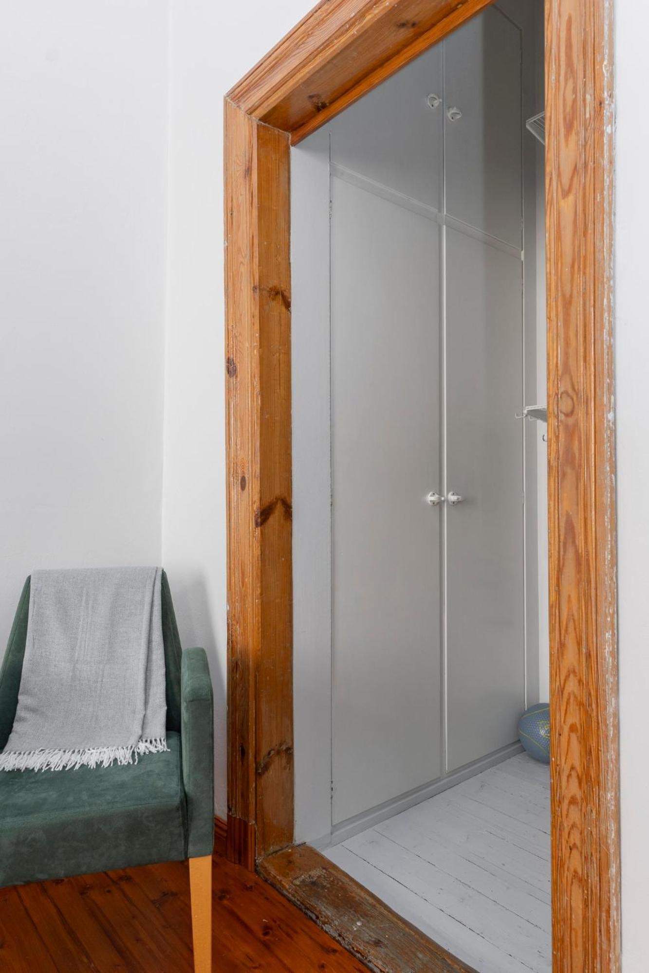 Charming Flat In Design District Huoneisto *