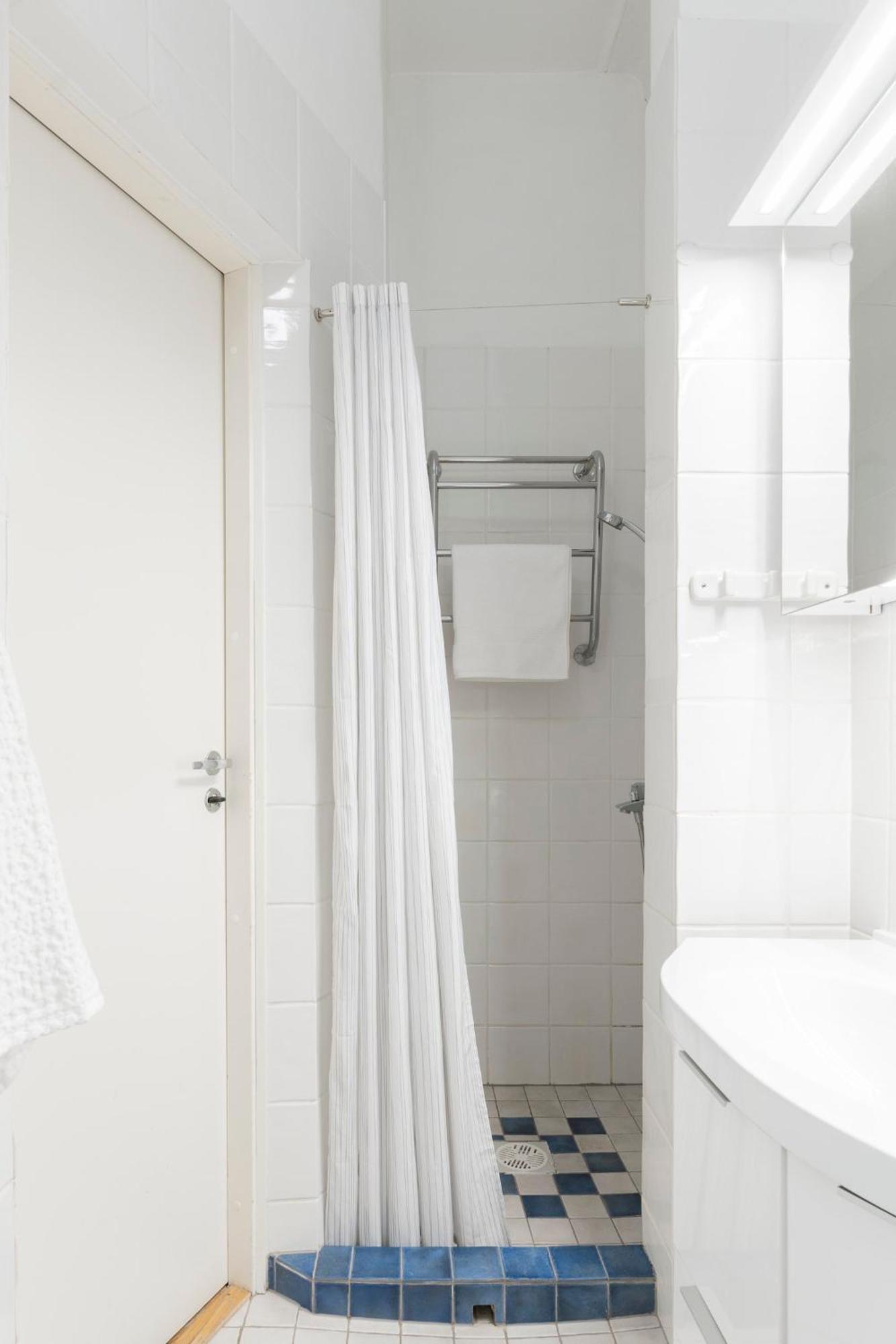 Charming Flat In Design District Huoneisto *