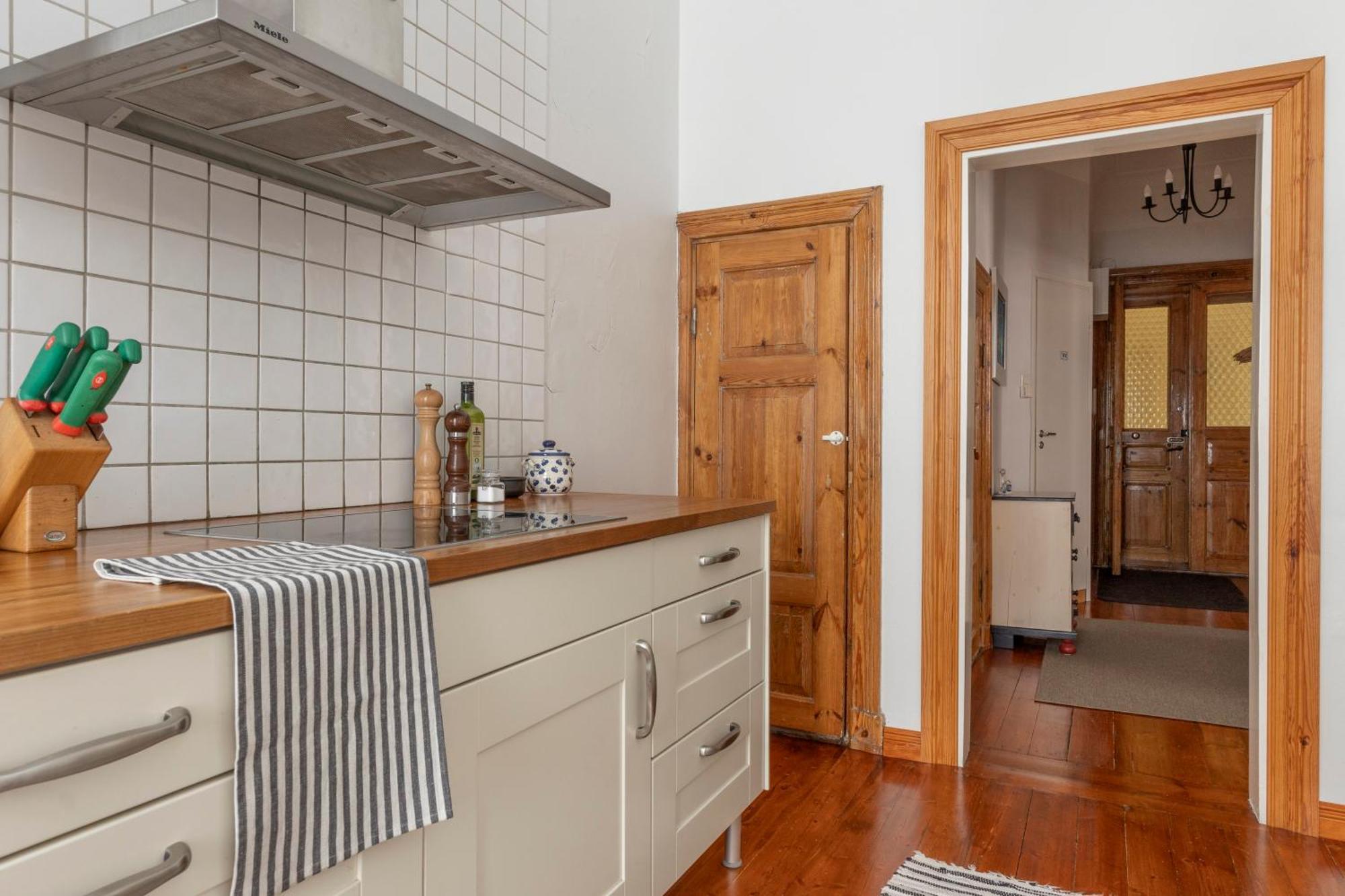 Charming Flat In Design District Huoneisto