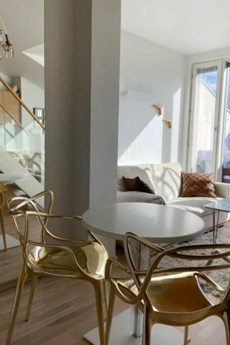 Elegant Penthouse Loft - City Center + Rooftop Terrace Huoneisto *