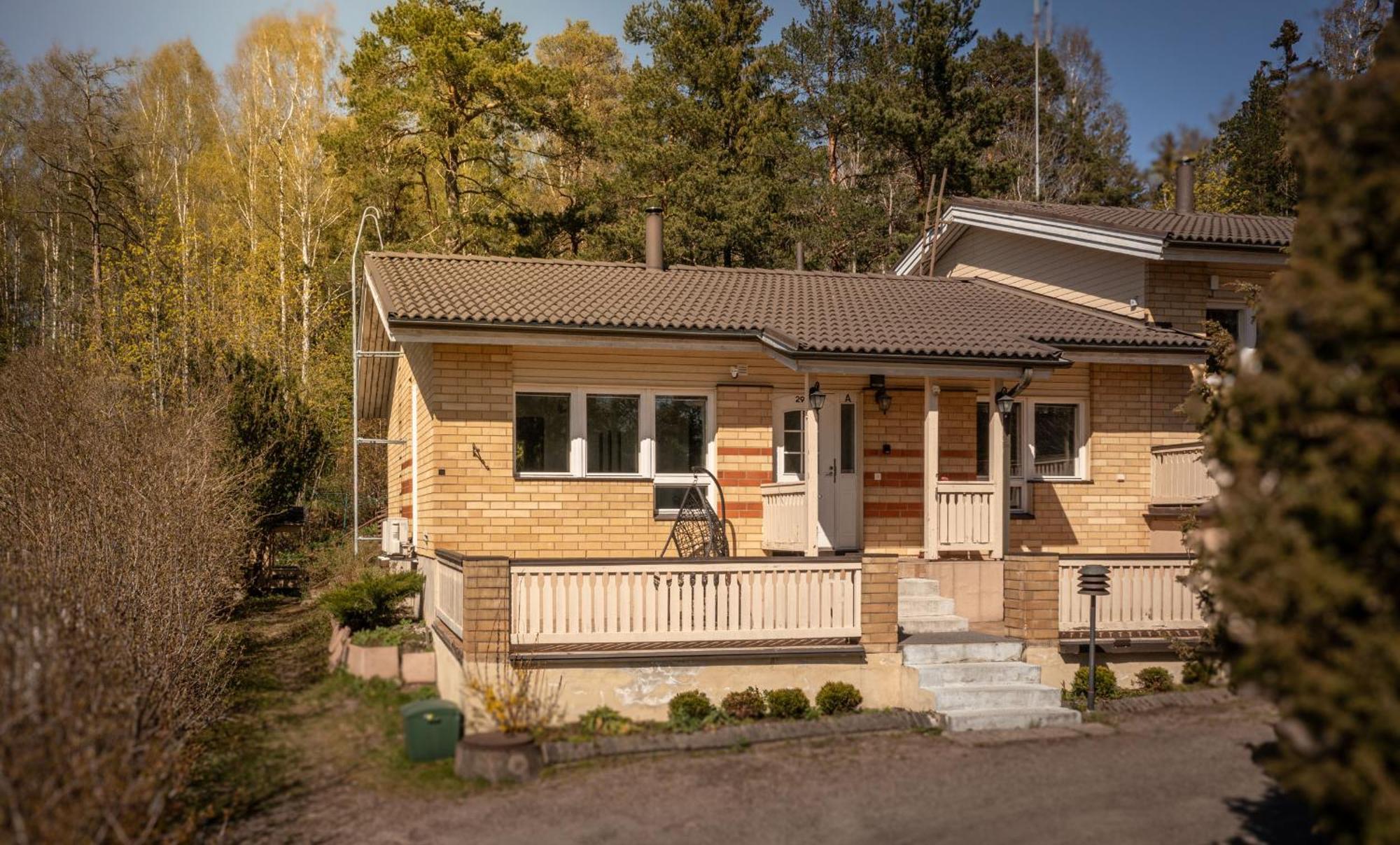 Rivitalo Luontopolkujen Vieressae Huoneisto Helsinki