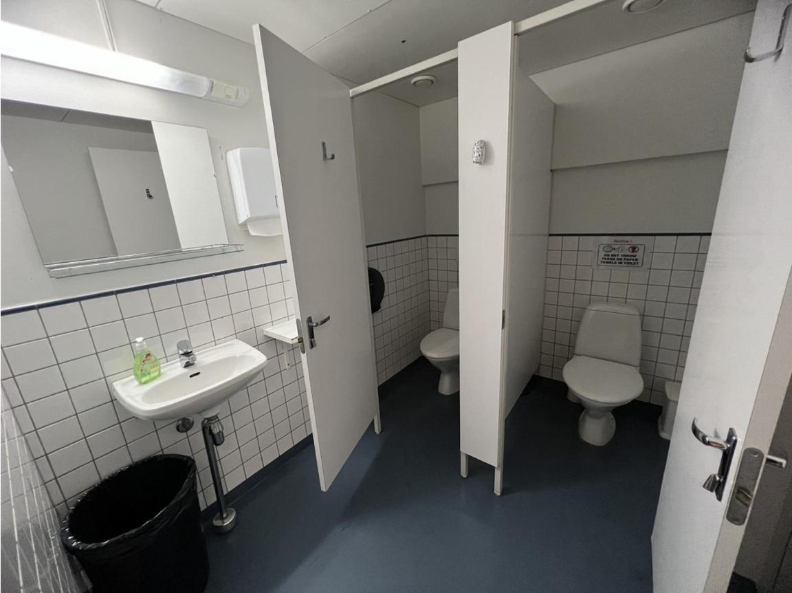 Office House Services 219 Hostelli *