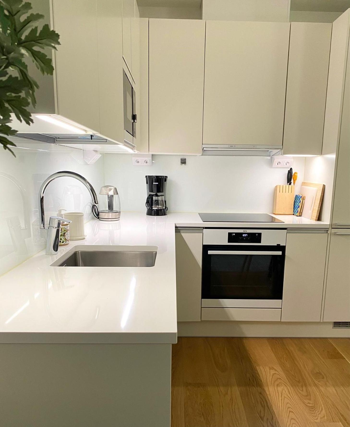 Modern In A Prime Location Huoneisto