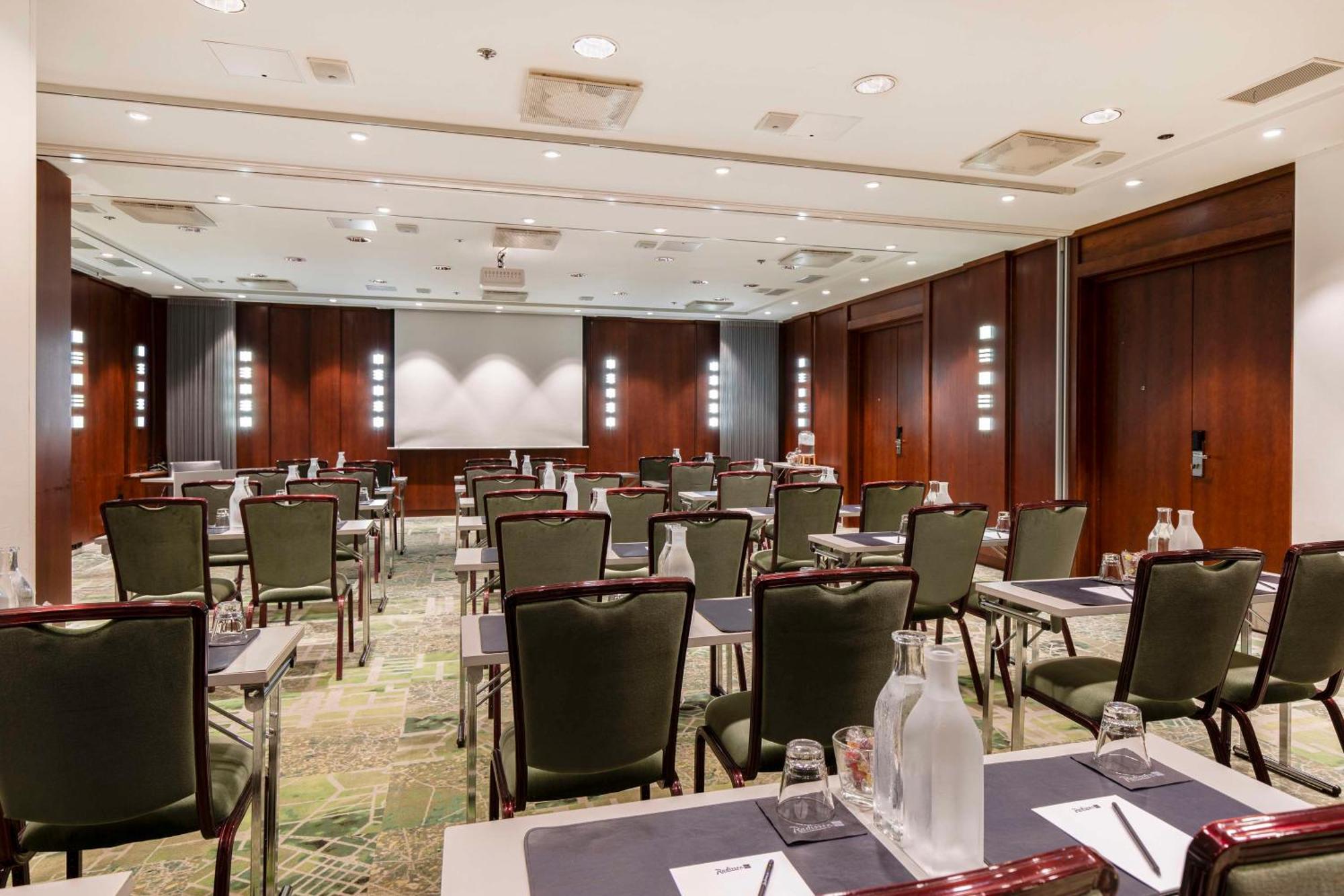 Hotelli Radisson Blu Plaza Hotel, 4*