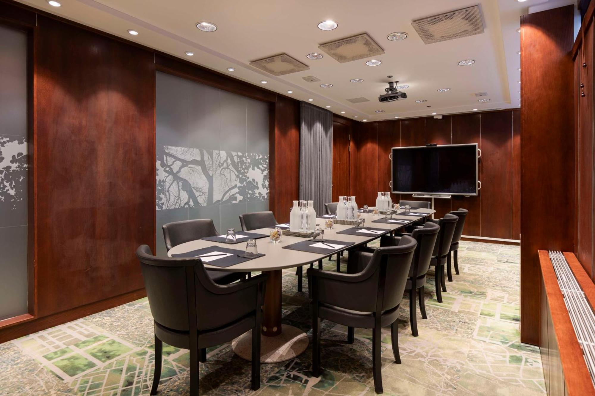 Radisson Blu Plaza Hotel, 4*